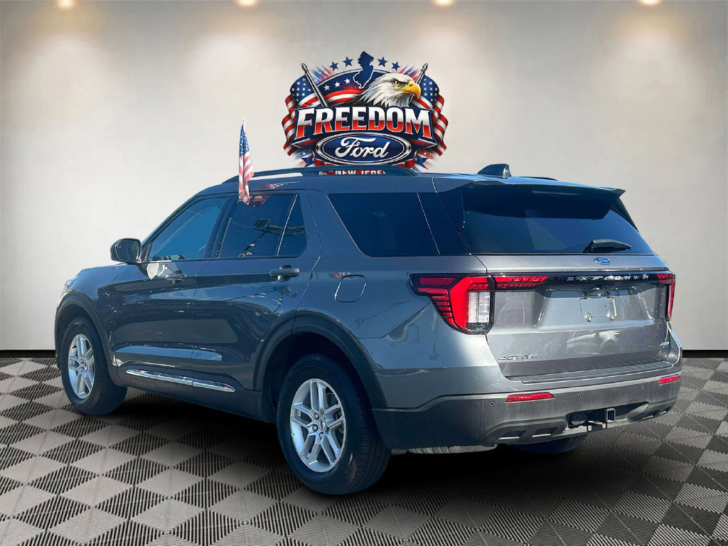 Used 2025 Ford Explorer Active AWD/4WD image 6