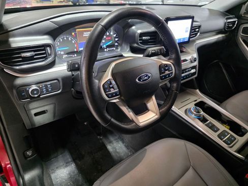 Used 2021 Ford Explorer XLT w/ Equipment Group 202A image 25