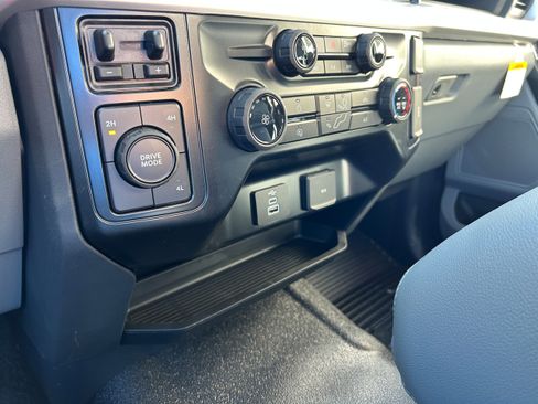 New 2025 Ford F550 4x4 Regular Cab Super Duty image 31