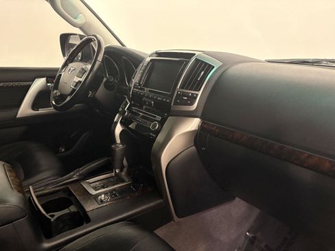 Used 2015 Toyota Land Cruiser AWD/4WD image 46