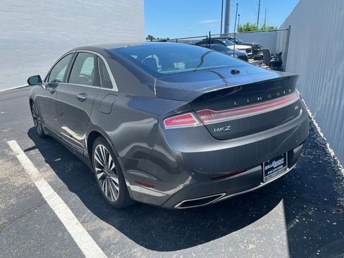 Used 2017 Lincoln MKZ Reserve FWD image 4