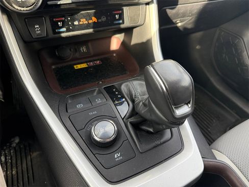 Used 2023 Toyota RAV4 Limited image 21