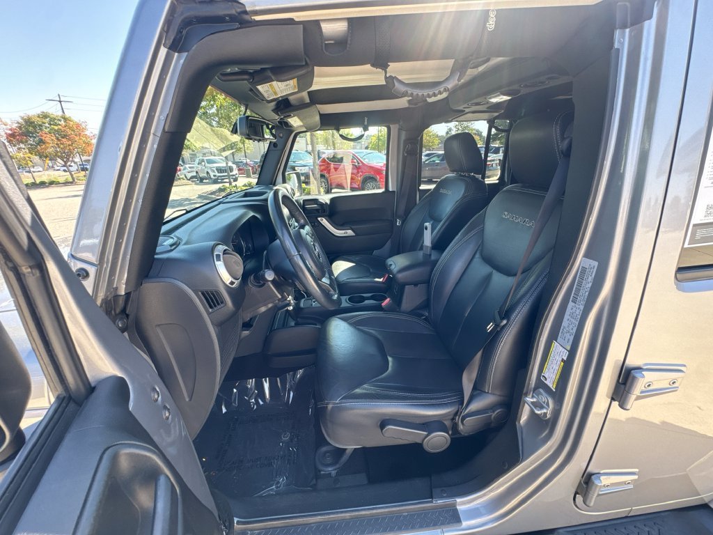 Used 2017 Jeep Wrangler Unlimited Sahara w/ Connectivity Group AWD/4WD image 19