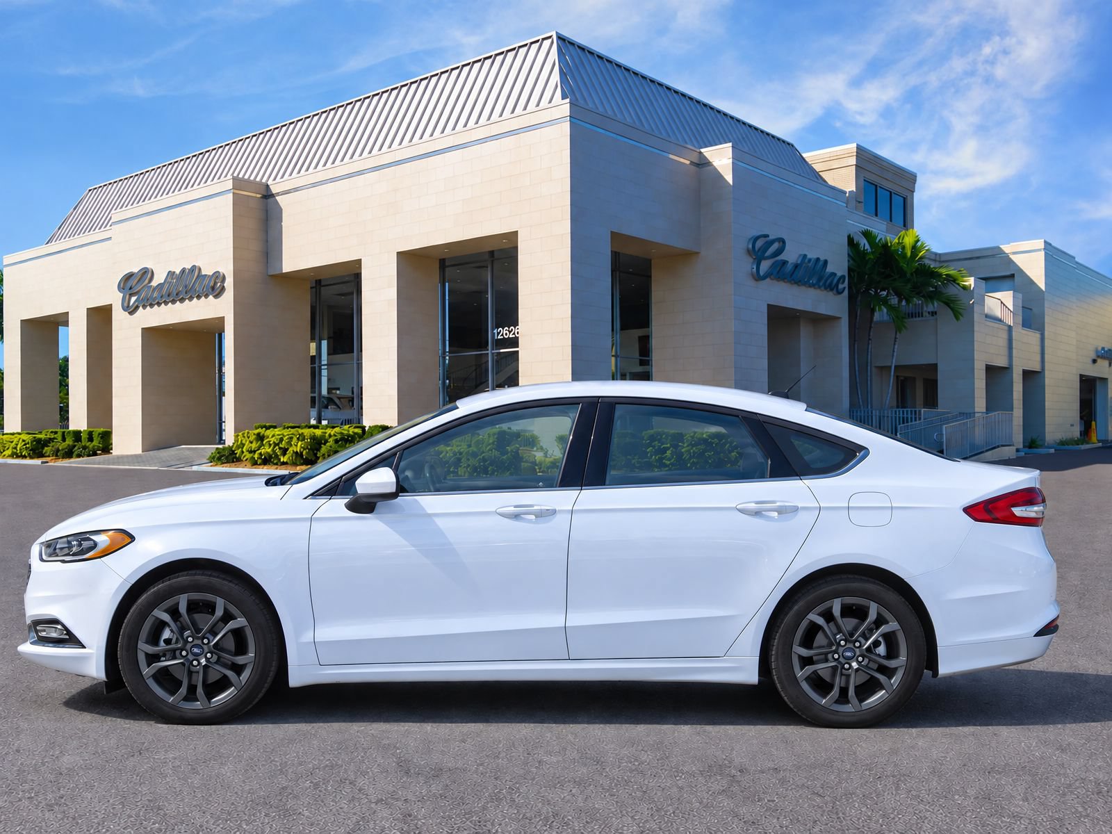 Used 2018 Ford Fusion SE w/ Equipment Group 201A FWD image 6