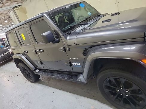 Used 2022 Jeep Wrangler Unlimited Sahara w/ Cold Weather Group AWD/4WD image 3