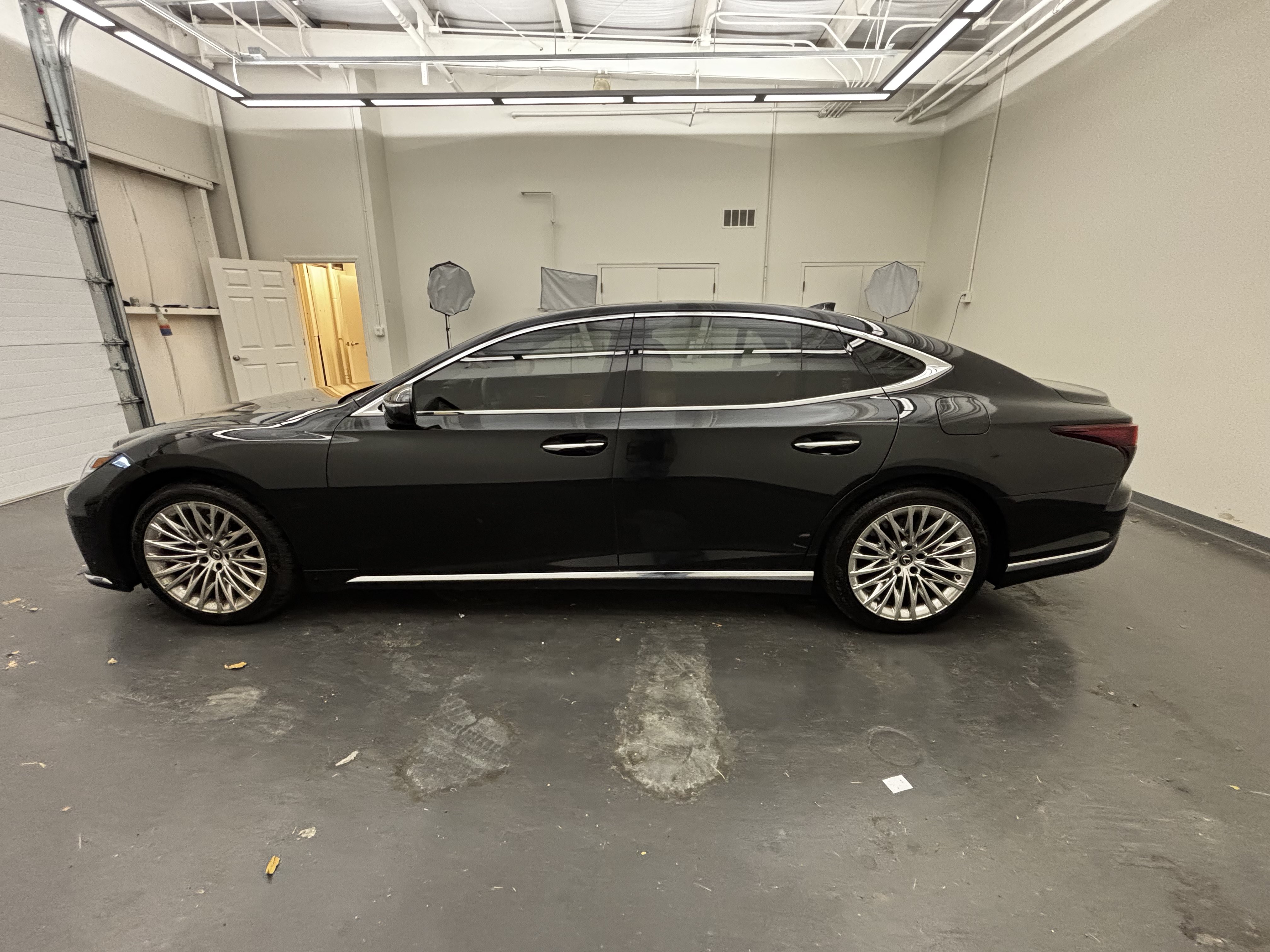 Used 2025 Lexus LS 500 w/ Accessory Package (Z1) RWD image 4