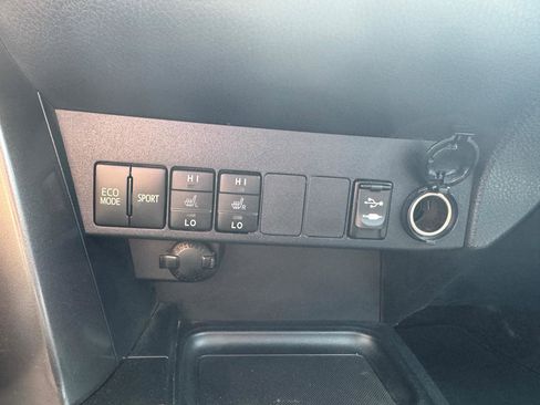Used 2018 Toyota RAV4 SE w/ Power Extra Value Package FWD image 17