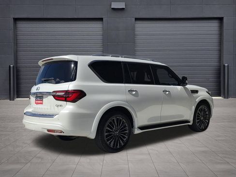 Used 2024 INFINITI QX80 Sensory AWD/4WD image 3