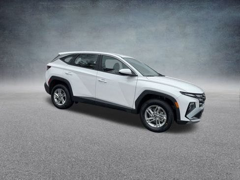 Used 2025 Hyundai Tucson SE image 27