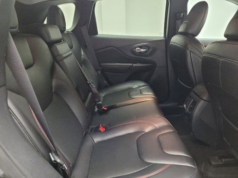 Used 2019 Jeep Cherokee Trailhawk w/ Cold Weather Group image 19