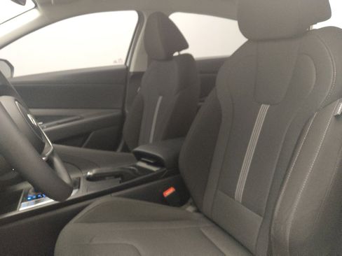 Used 2025 Hyundai Elantra SE FWD image 17