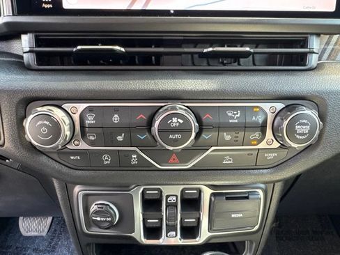 New 2026 Jeep Gladiator Sport AWD/4WD image 17
