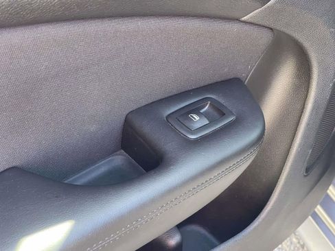 Used 2015 Chrysler 200 Limited w/ Convenience Group image 14