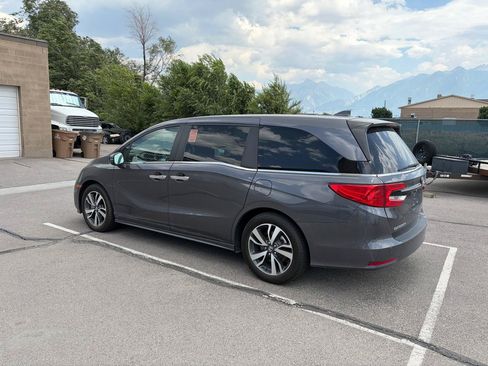 Used 2023 Honda Odyssey Touring image 4