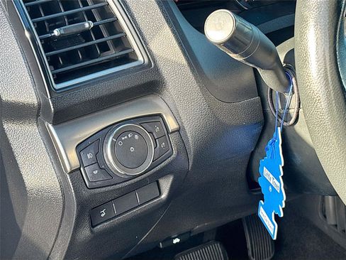 Used 2018 Ford Explorer XLT w/ Equipment Group 202A image 11