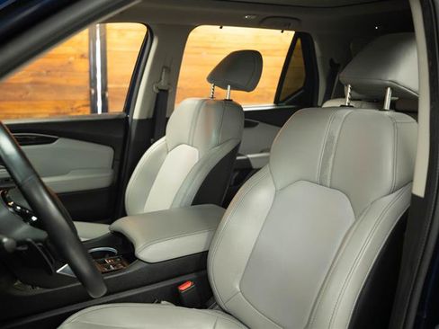 Used 2024 Honda Pilot Touring image 11