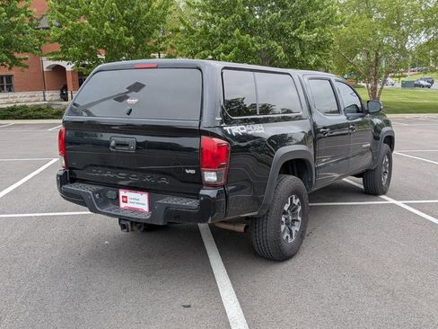Used 2018 Toyota Tacoma TRD Off-Road AWD/4WD image 5