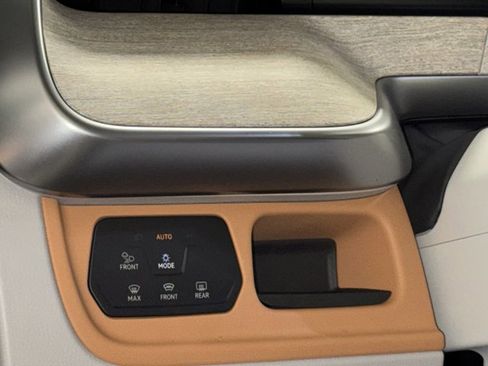 New 2025 Volkswagen ID. Buzz Pro S Plus image 30