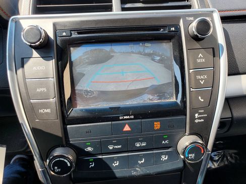 Used 2016 Toyota Camry SE FWD image 40
