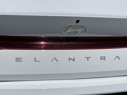 Certified 2024 Hyundai Elantra Limited FWD image 35