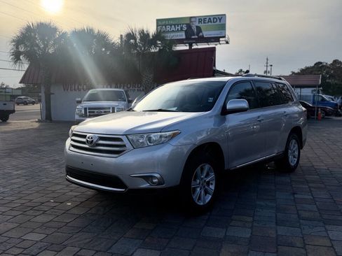 Used 2012 Toyota Highlander FWD w/ Tech Pkg image 12