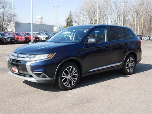 Used 2016 Mitsubishi Outlander ES image 3