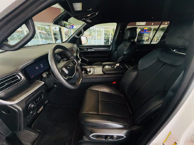 Used 2024 Jeep Wagoneer Series II w/ Flexible Seating Group AWD/4WD image 30