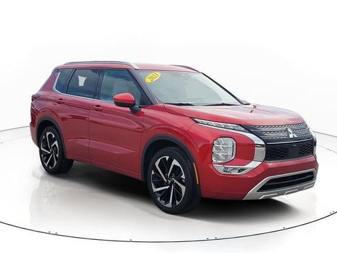 Used 2023 Mitsubishi Outlander SEL FWD image 3