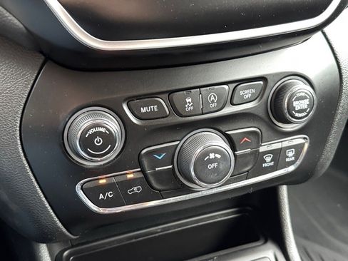 Used 2021 Jeep Cherokee Latitude image 22