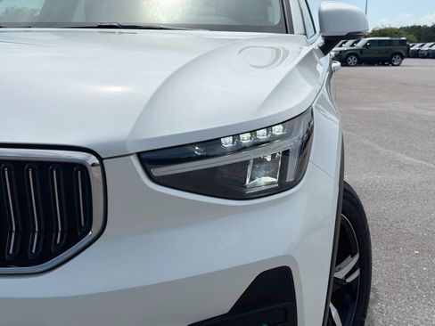 Used 2025 Volvo XC40 B5 Core AWD/4WD image 9