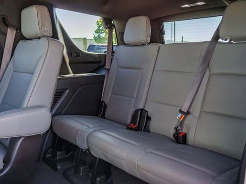 Certified 2022 GMC Yukon SLT w/ SLT Premium Package AWD/4WD image 9