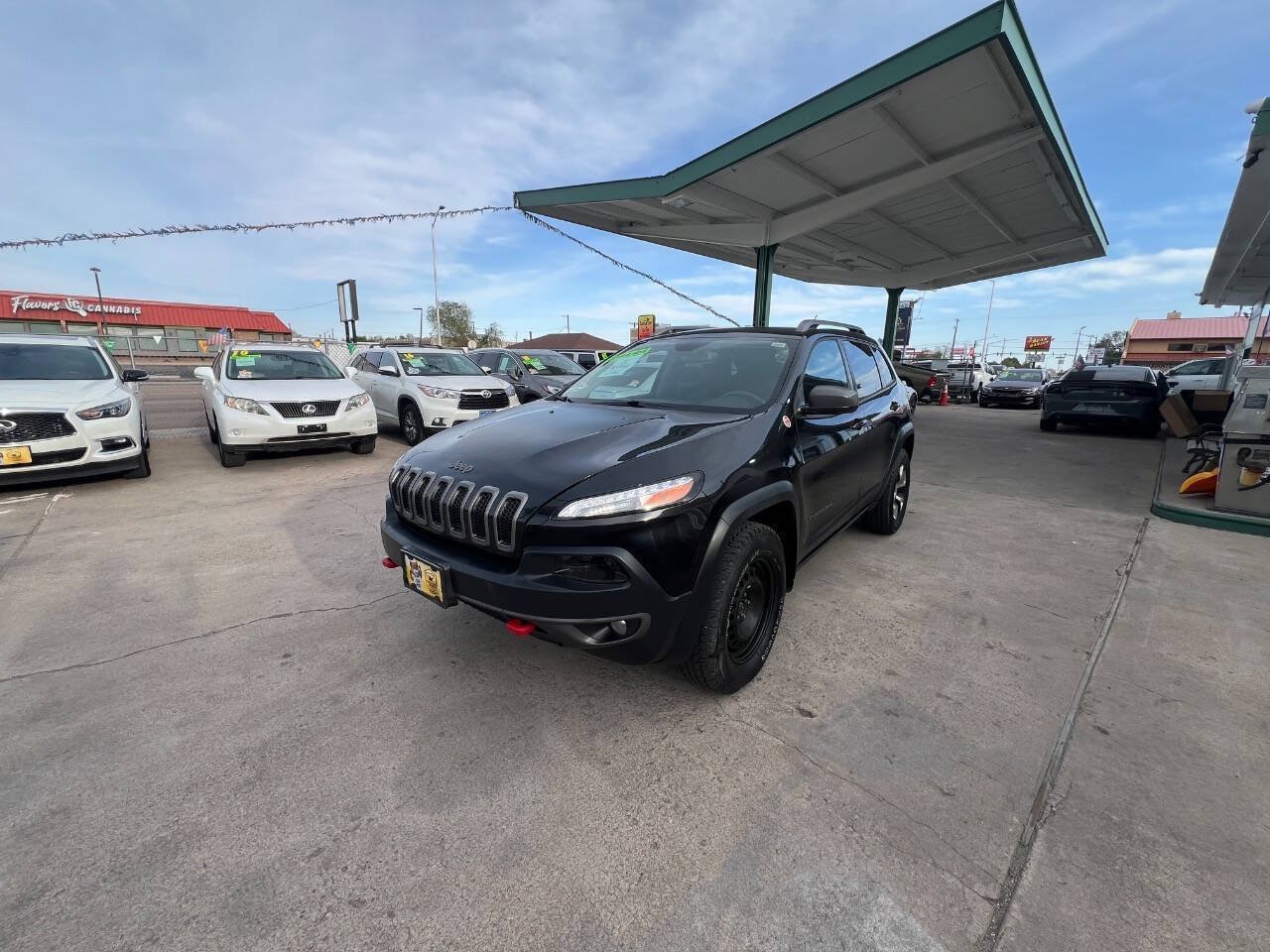 Used 2014 Jeep Cherokee Trailhawk w/ Leather Interior Group AWD/4WD image 3