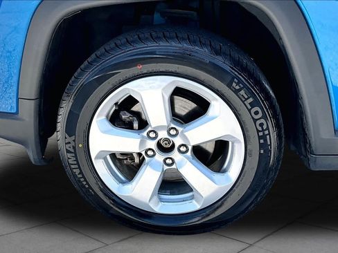 Used 2018 Jeep Compass Latitude AWD/4WD image 11