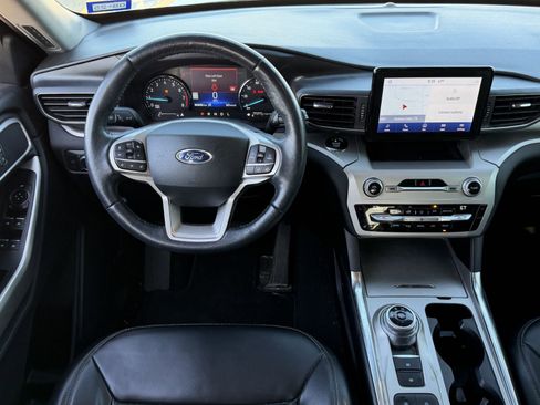 Used 2021 Ford Explorer XLT w/ Equipment Group 202A image 9