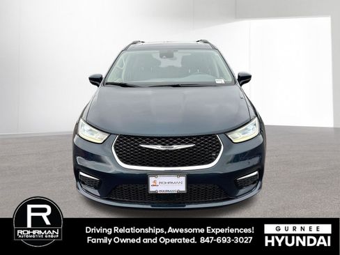 Used 2022 Chrysler Pacifica Touring-L image 3