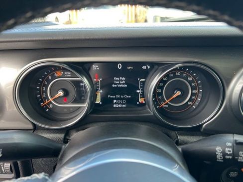 Used 2021 Jeep Wrangler Unlimited Sahara w/ Uconnect 4C Nav & Sound Group AWD/4WD image 18