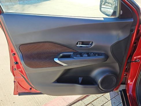 Used 2021 Nissan Kicks SR image 11