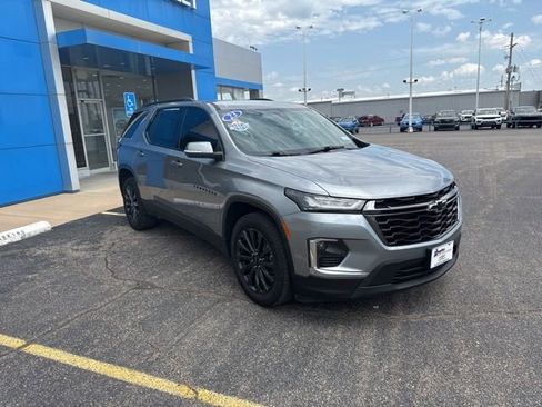 Used 2023 Chevrolet Traverse RS image 9