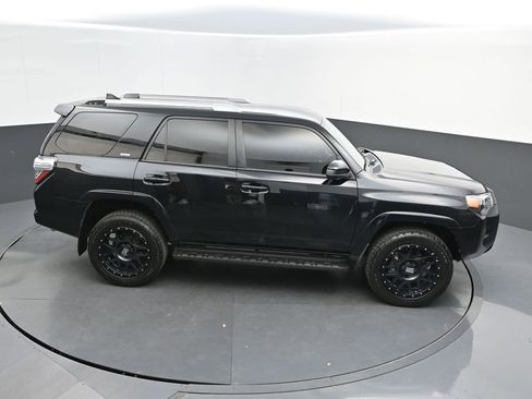 Used 2017 Toyota 4Runner SR5 AWD/4WD image 31