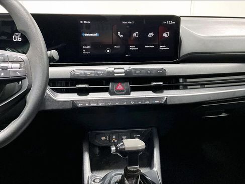 Used 2025 Kia K4 LXS image 8
