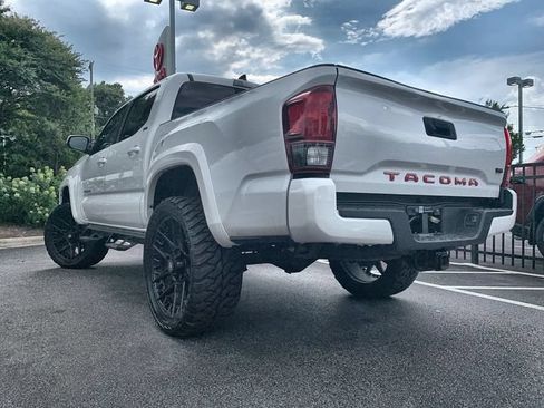 Used 2022 Toyota Tacoma SR5 w/ Technology Package RWD image 6