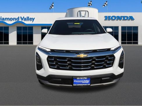 Used 2025 Chevrolet Equinox LT image 2