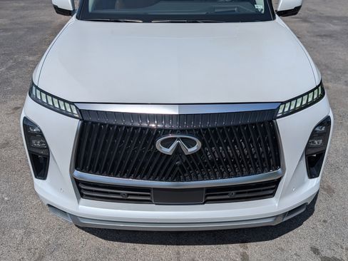 Used 2025 INFINITI QX80 Sensory image 12