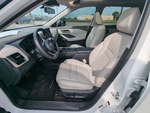 Used 2023 Nissan Rogue SV w/ SV Premium B Package FWD image 12
