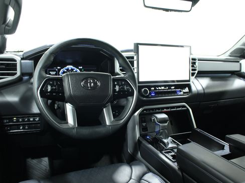 Used 2025 Toyota Sequoia Platinum AWD/4WD image 2