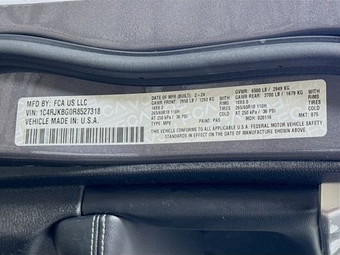 Used 2024 Jeep Grand Cherokee L Limited w/ Luxury Tech Group II image 31