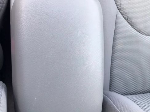Used 2006 Toyota RAV4 Limited AWD/4WD image 26