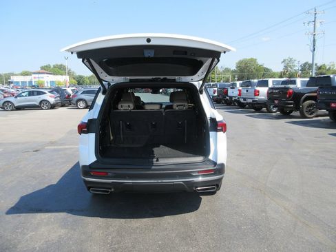 Certified 2025 Buick Enclave Preferred FWD image 8