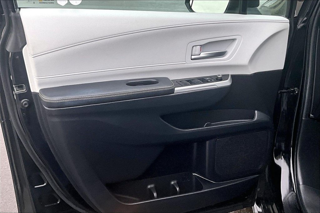 Used 2025 Toyota Sienna XSE AWD/4WD image 23