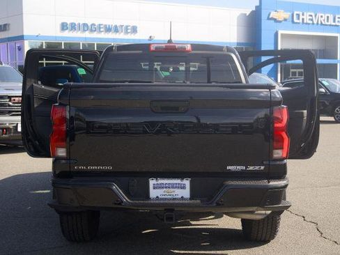 Used 2025 Chevrolet Colorado Z71 w/ Technology Package AWD/4WD image 9